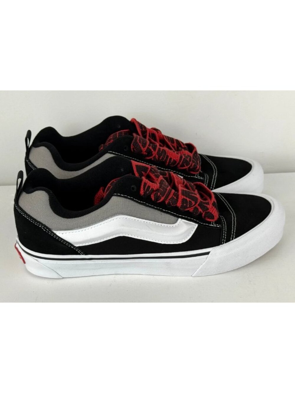 RARE - M9 W 10.5-Vans Knu Skool Jumbo Sneaker Black & White with Red Laces